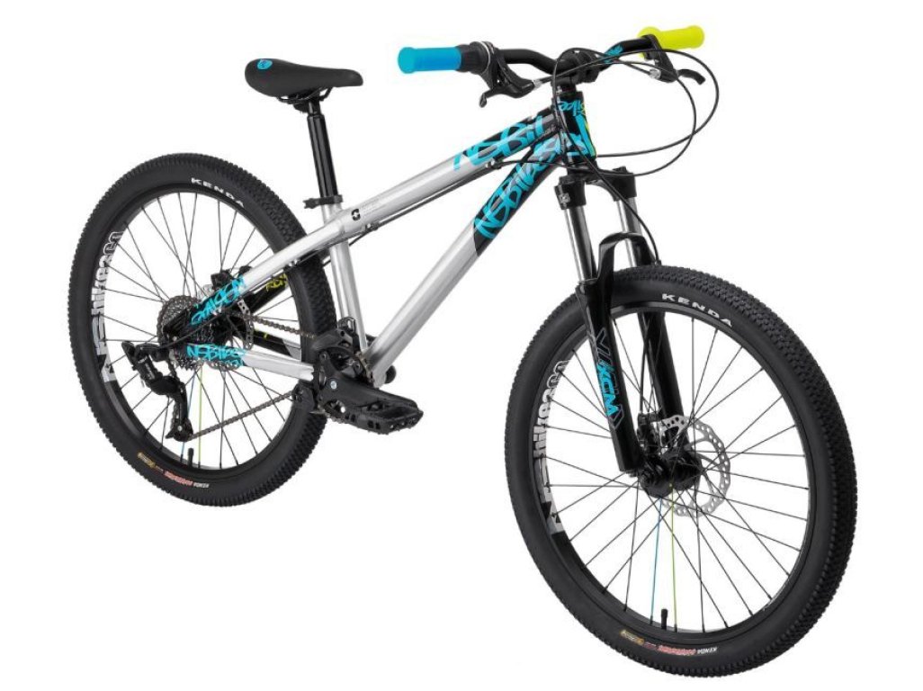 NS Bikes Clash Jr. 24 XV silver black cyan Obchod s koly komponenty a oble enim pro graviti discipliny